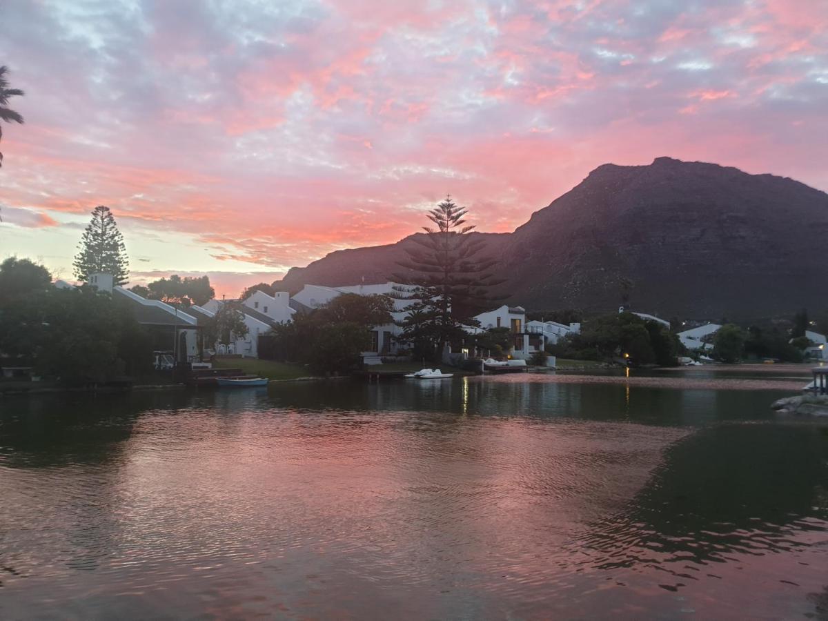 Boutique Accomodation On The Water In Marina Da Gama, Muizenberg, Cape Town Ngoại thất bức ảnh