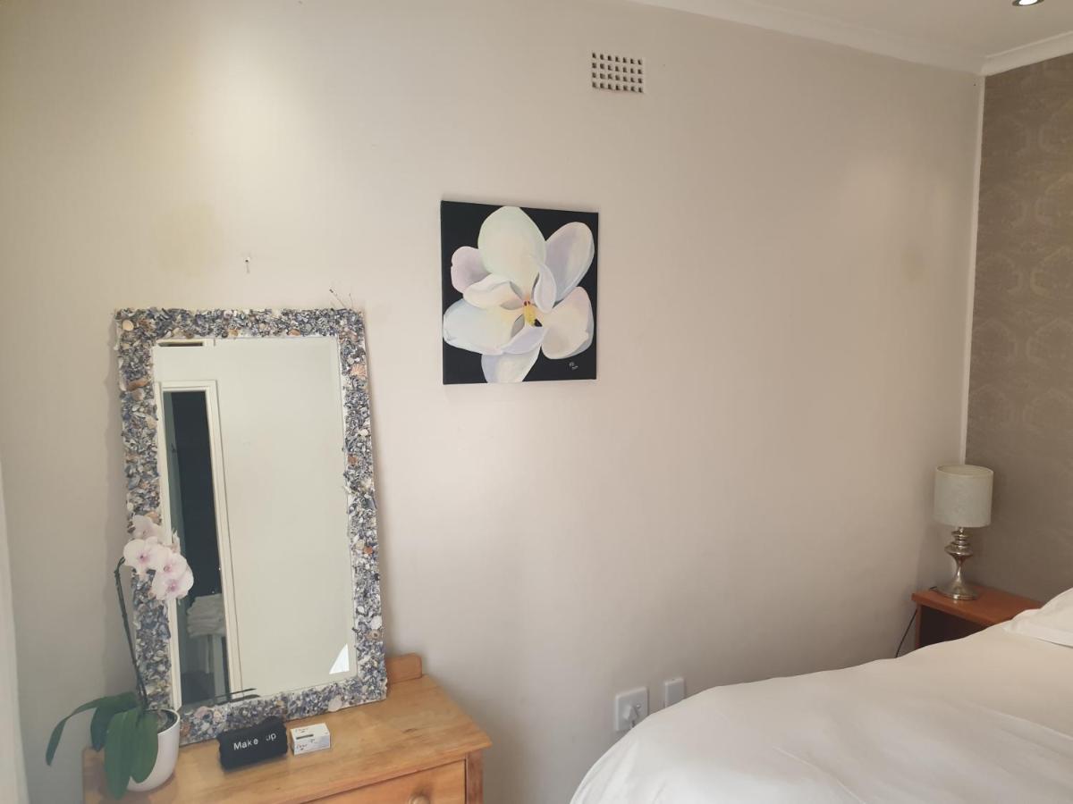 Boutique Accomodation On The Water In Marina Da Gama, Muizenberg, Cape Town Ngoại thất bức ảnh